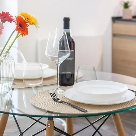 Apartment Urban Oak - Station 1 Min & Private Patio Turin