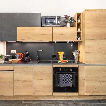 Apartment Urban Oak - Station 1 Min & Private Patio Turin