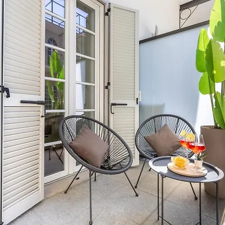 Apartment Urban Oak - Station 1 Min & Private Patio *